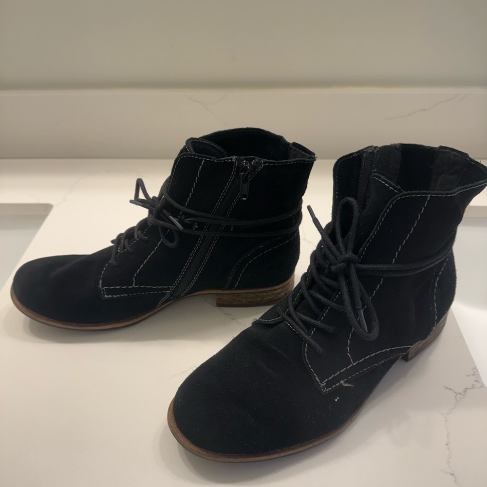 Earth Origins Adara Black Suede Women’s  Boots. Size 10 medium.